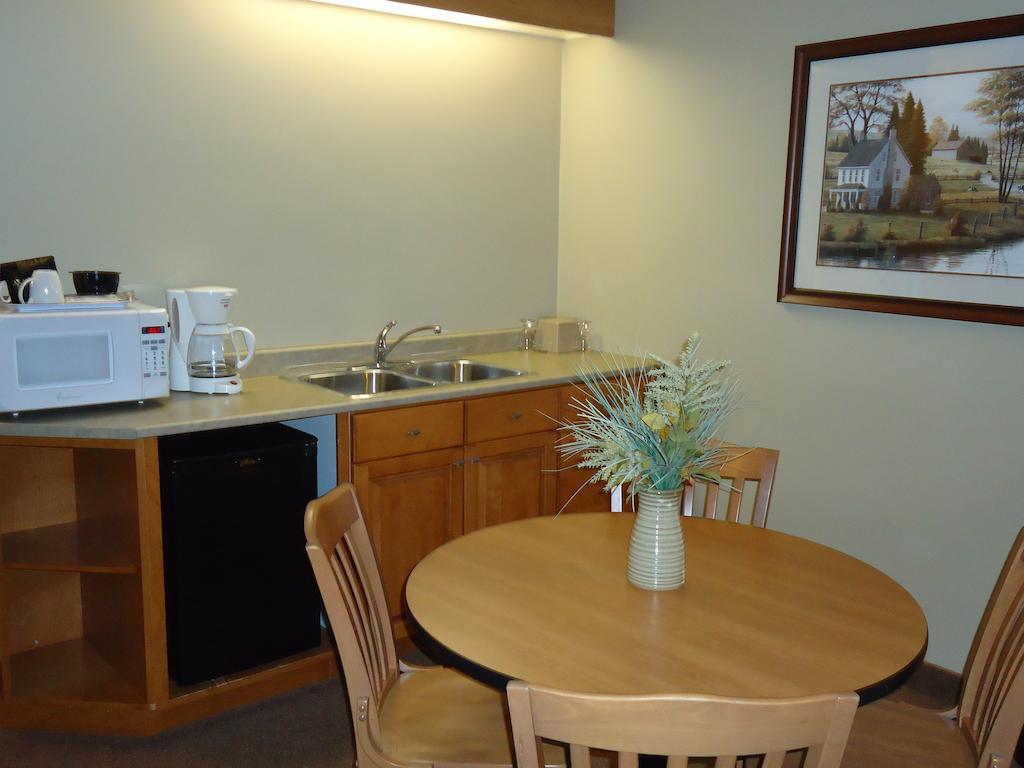Auberge Bouctouche Inn & Suites Buitenkant foto