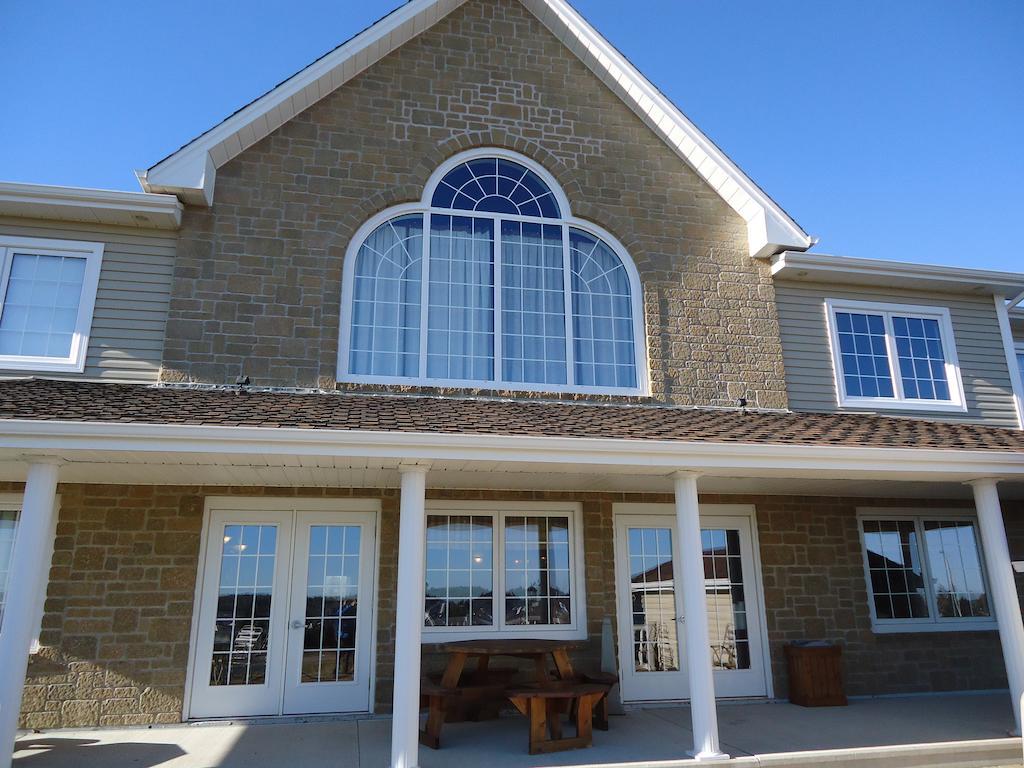 Auberge Bouctouche Inn & Suites Buitenkant foto