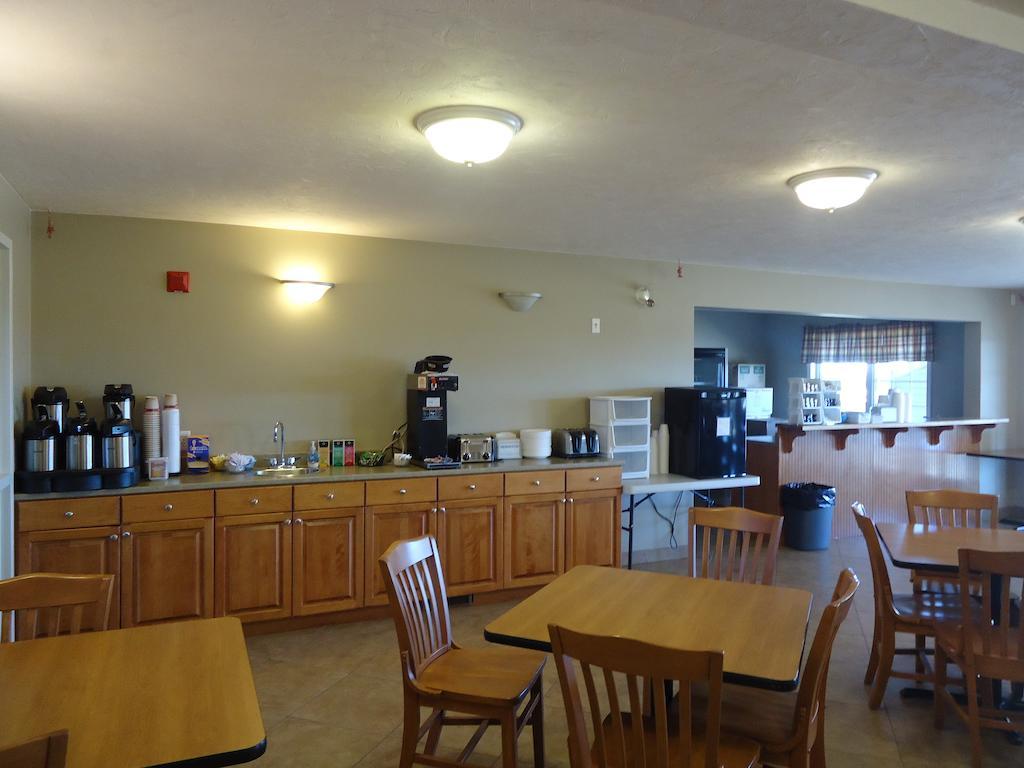 Auberge Bouctouche Inn & Suites Buitenkant foto