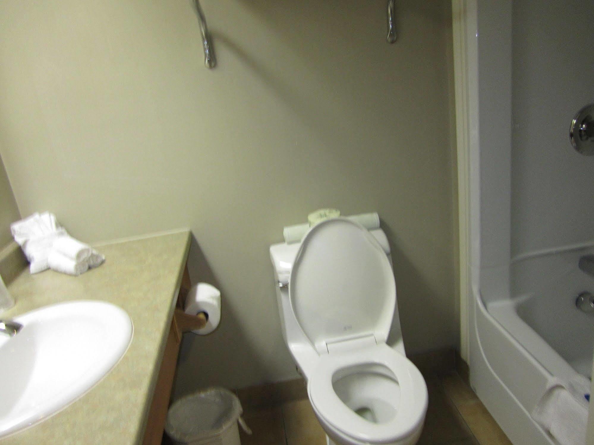 Auberge Bouctouche Inn & Suites Buitenkant foto