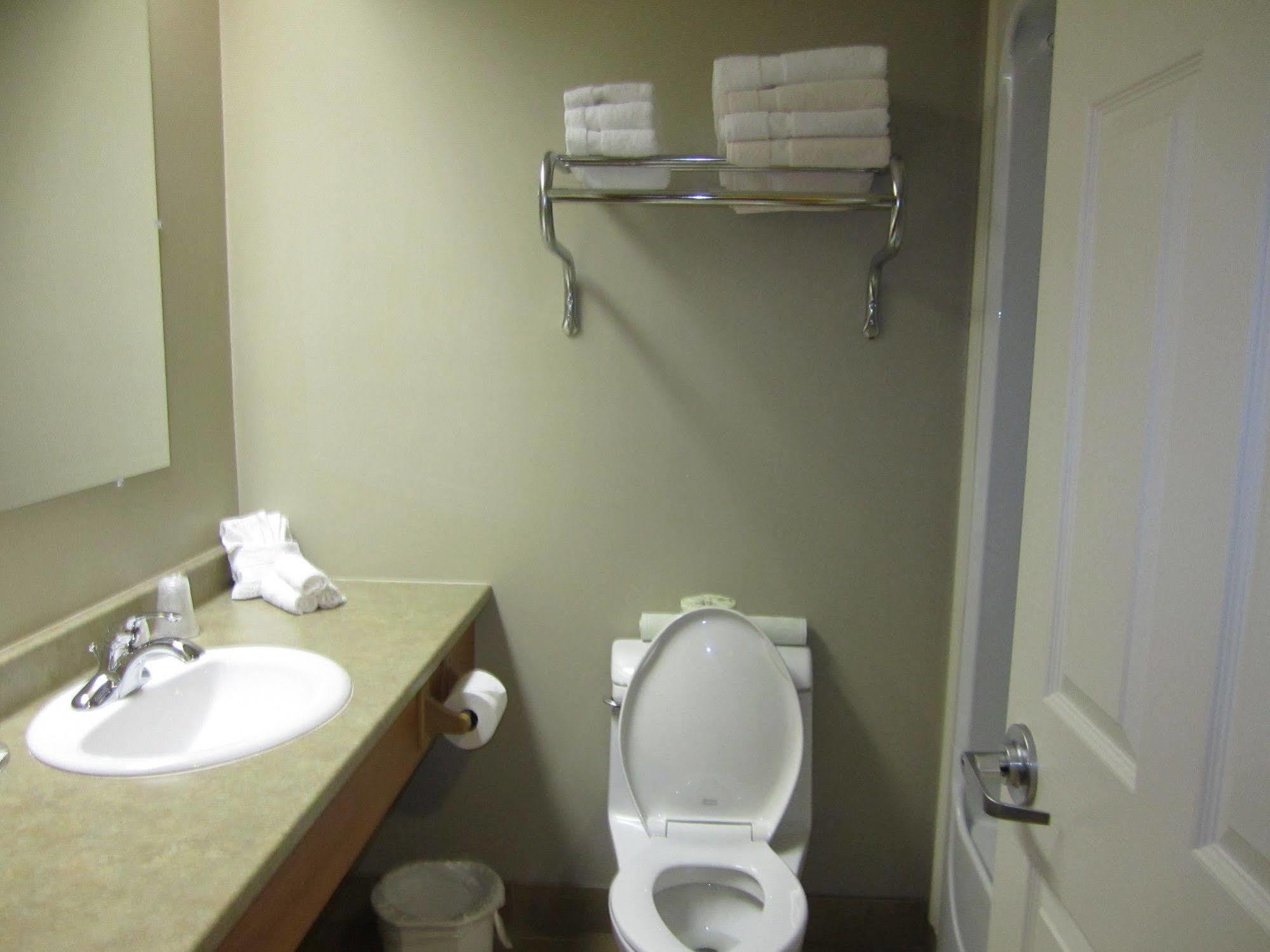 Auberge Bouctouche Inn & Suites Buitenkant foto